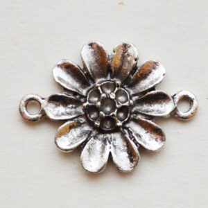 Ant.hõbedane metallhelmes-ühendaja 24x18x3mm, 2mm kristallidele, 1 tk