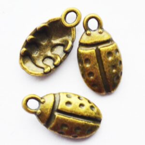 Antiikki pronssi riipus Leppäkerttu 12x7mm, 1 kpl