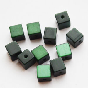 Kunstvaigust kuubik 7x7mm kumav roheline-must, 1 tk