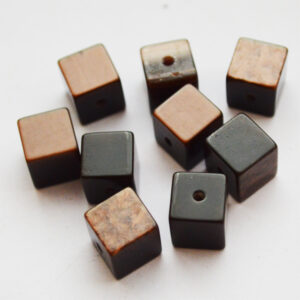 Kunstvaigust kuubik 9x9mm  pruun-must, 1 tk