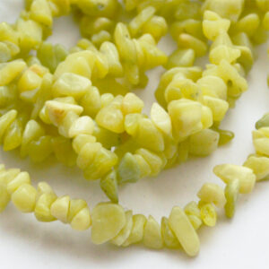 Jadeiidi chipsid 5-8mm kollakasrohelised, nööril u 44cm = 1 tk